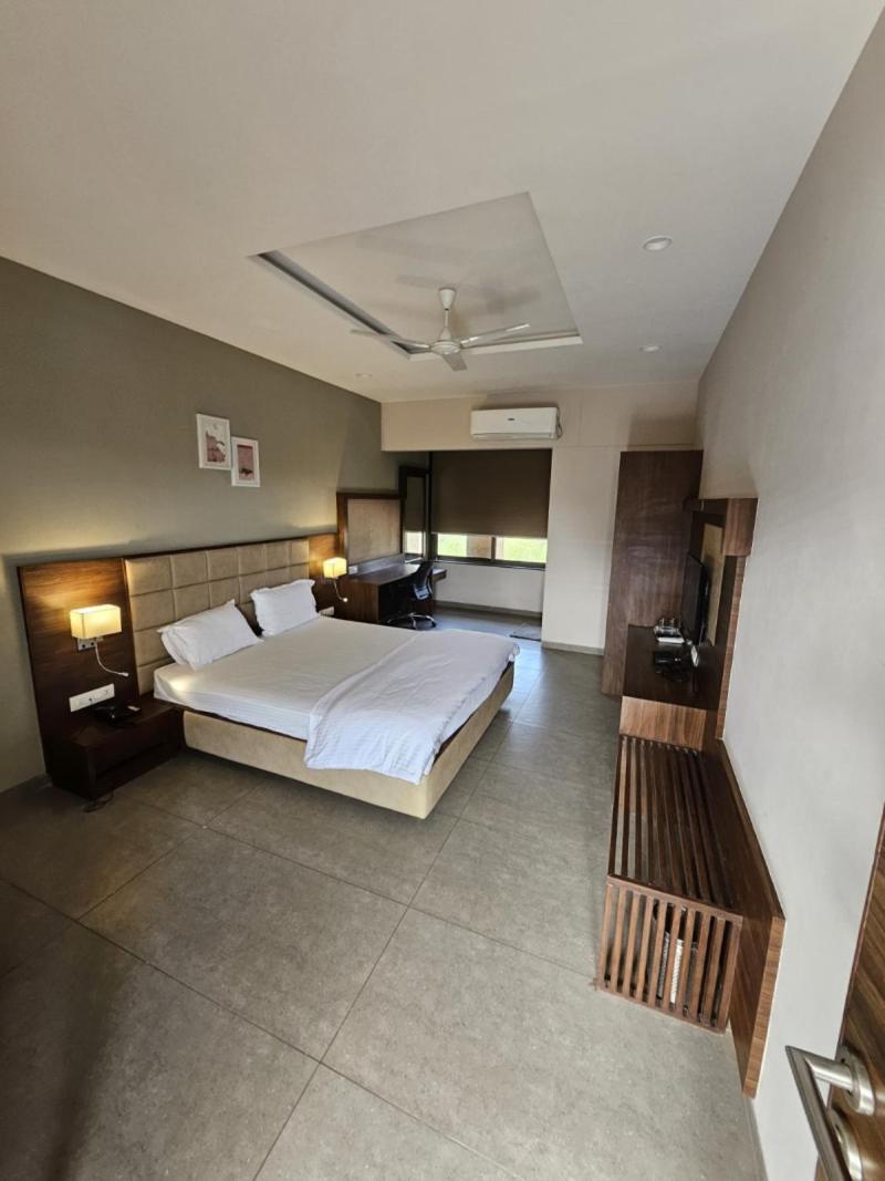 Club Azzurro Resort - Nalsarovar Nānodra Exteriör bild